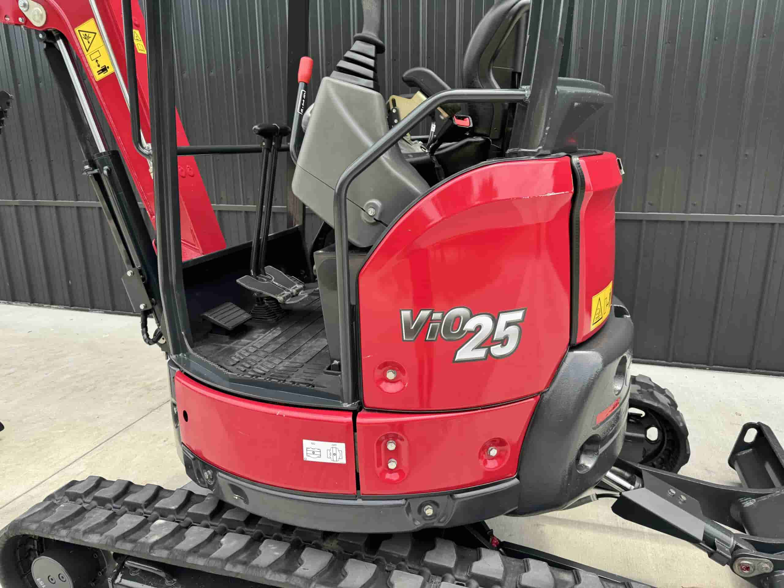 2022 YANMAR VIO25
